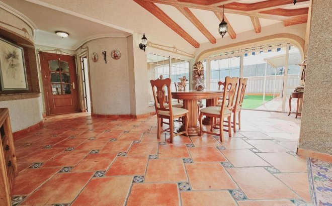 Revente - Villa -
Torrevieja - La Siesta - El Salado - Torreta