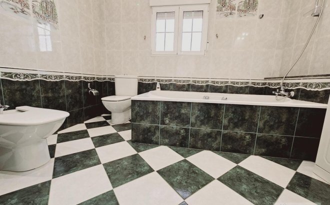 Revente - Villa -
Torrevieja - La Siesta - El Salado - Torreta