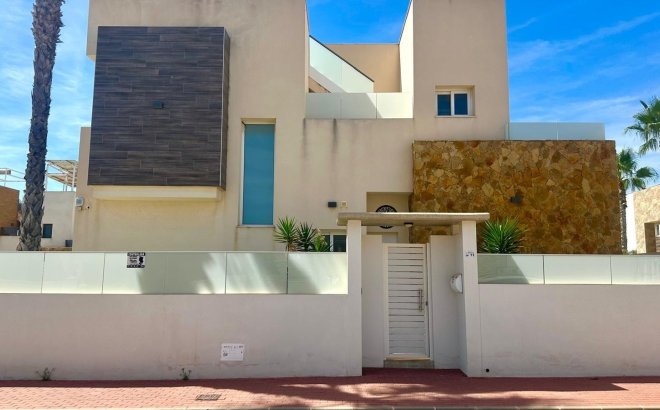 Resale - Villa -
Torrevieja - Miramar - Torre Del Moro