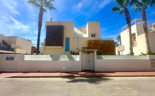Resale - Villa -
Torrevieja - Miramar - Torre Del Moro