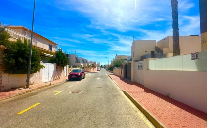 Resale - Villa -
Torrevieja - Miramar - Torre Del Moro