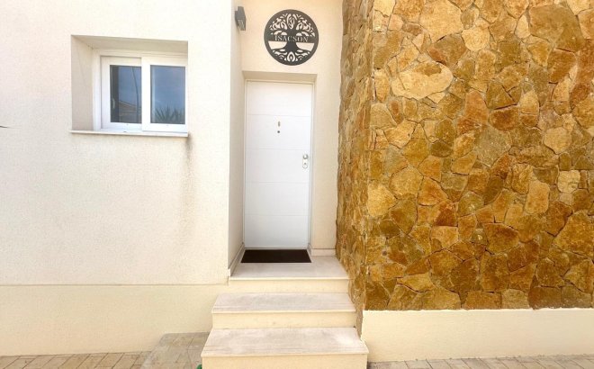 Resale - Villa -
Torrevieja - Miramar - Torre Del Moro