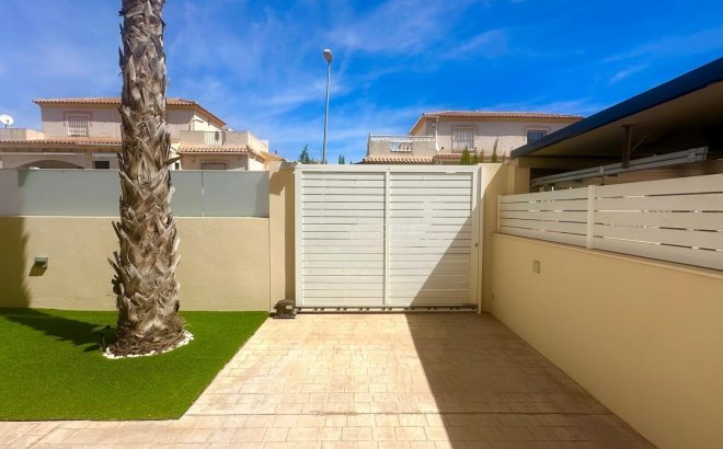 Resale - Villa -
Torrevieja - Miramar - Torre Del Moro