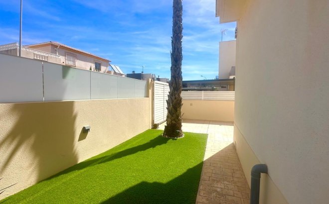 Resale - Villa -
Torrevieja - Miramar - Torre Del Moro