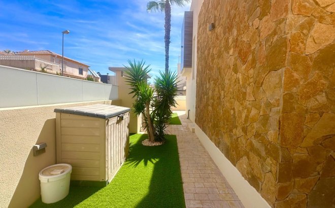 Resale - Villa -
Torrevieja - Miramar - Torre Del Moro