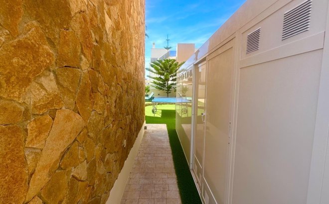 Resale - Villa -
Torrevieja - Miramar - Torre Del Moro