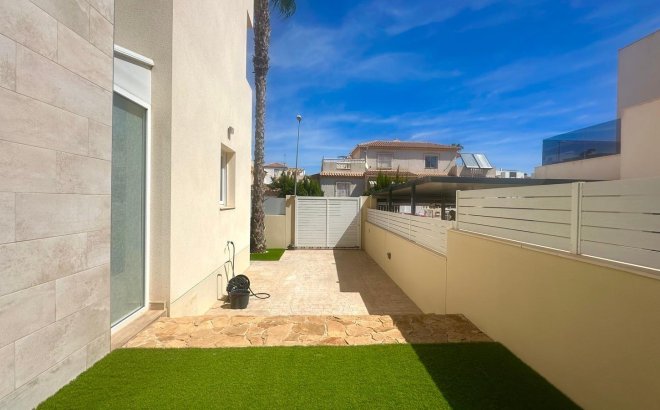 Resale - Villa -
Torrevieja - Miramar - Torre Del Moro