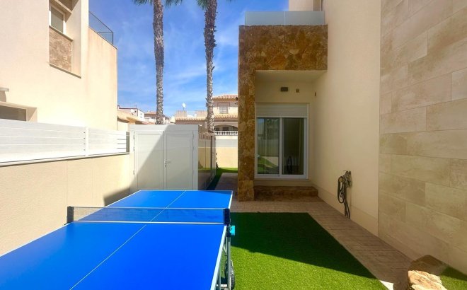 Resale - Villa -
Torrevieja - Miramar - Torre Del Moro