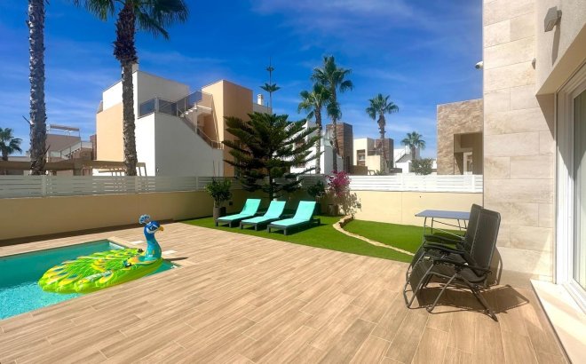 Resale - Villa -
Torrevieja - Miramar - Torre Del Moro
