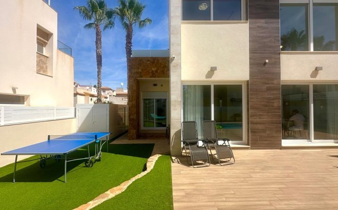 Resale - Villa -
Torrevieja - Miramar - Torre Del Moro