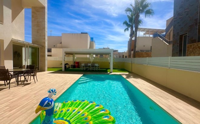 Resale - Villa -
Torrevieja - Miramar - Torre Del Moro