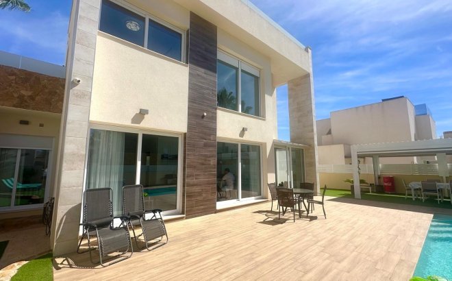 Resale - Villa -
Torrevieja - Miramar - Torre Del Moro