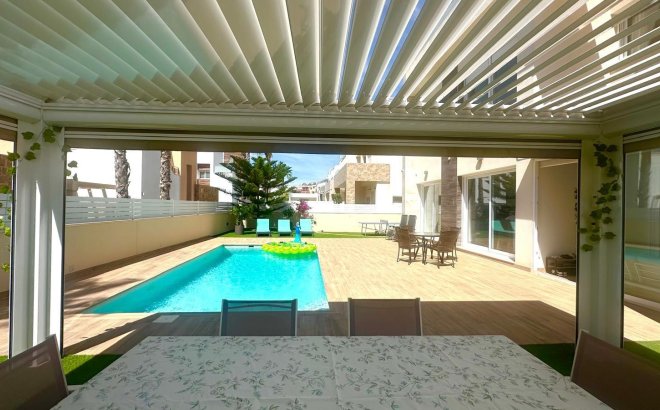 Resale - Villa -
Torrevieja - Miramar - Torre Del Moro