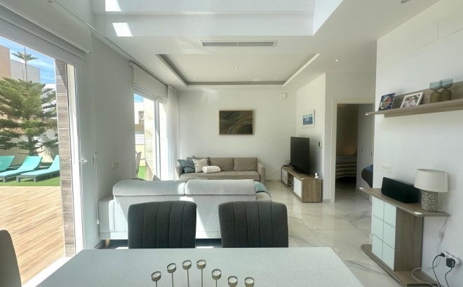 Resale - Villa -
Torrevieja - Miramar - Torre Del Moro