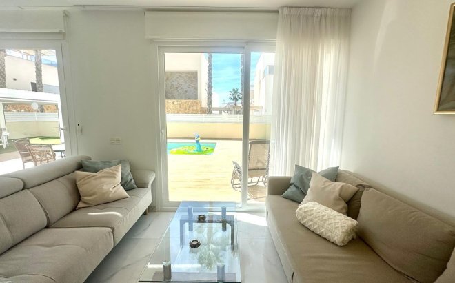 Resale - Villa -
Torrevieja - Miramar - Torre Del Moro