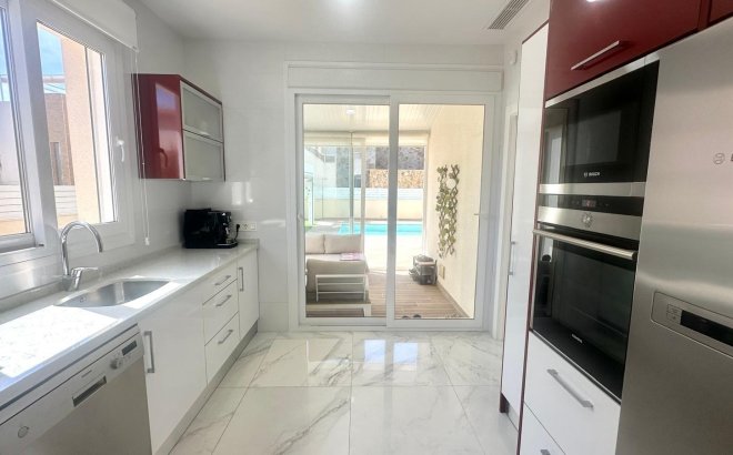 Resale - Villa -
Torrevieja - Miramar - Torre Del Moro