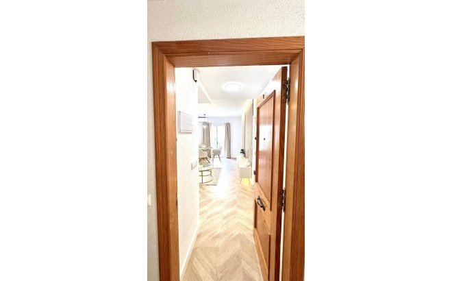 Herverkoop - Appartement -
Torrevieja - Centro