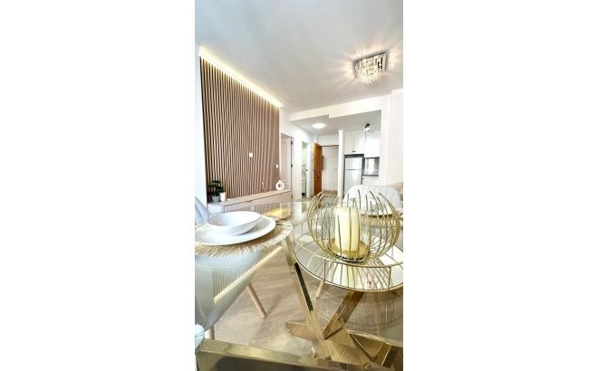 Herverkoop - Appartement -
Torrevieja - Centro