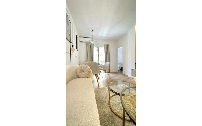 Herverkoop - Appartement -
Torrevieja - Centro