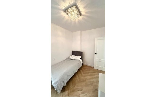 Herverkoop - Appartement -
Torrevieja - Centro