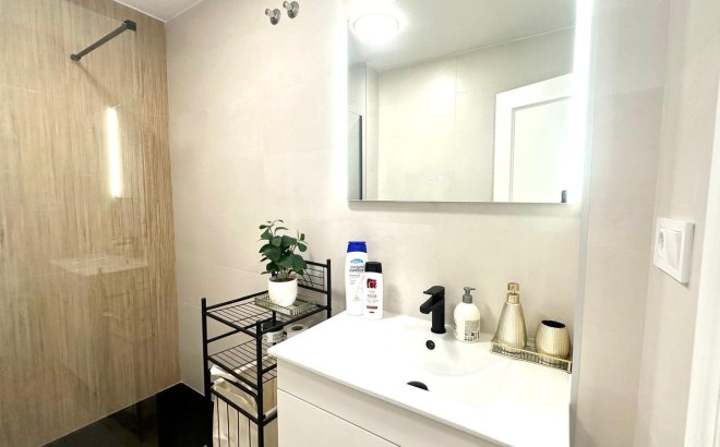 Herverkoop - Appartement -
Torrevieja - Centro