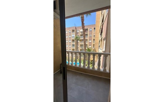 Herverkoop - Appartement -
Torrevieja - Centro
