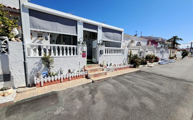 Resale - Bungalow -
Torrevieja - La Siesta - El Salado - Torreta