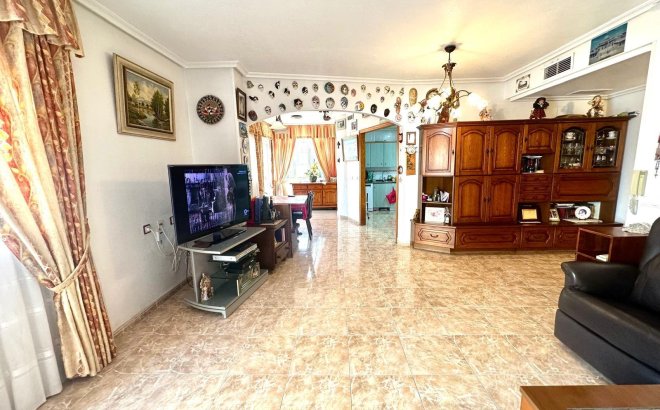 Herverkoop - Appartement -
Torrevieja - Playa del Cura