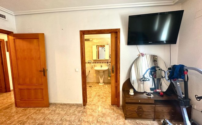 Herverkoop - Appartement -
Torrevieja - Playa del Cura