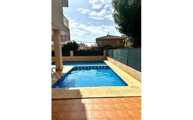 Herverkoop - Appartement -
Torrevieja - Playa del Cura