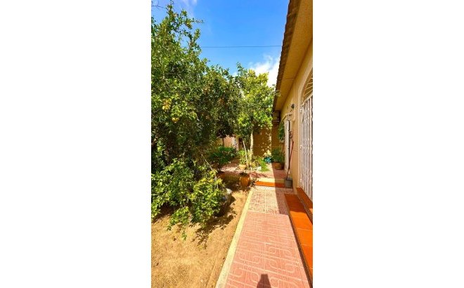 Resale - Villa -
Torrevieja - Los Balcones - Los Altos del Edén