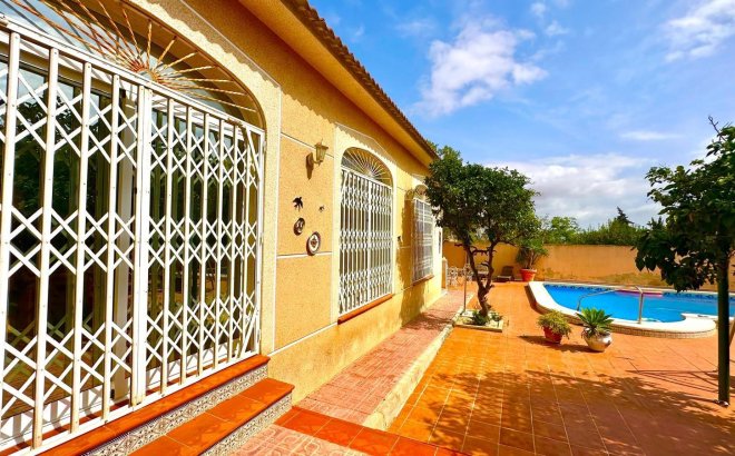 Resale - Villa -
Torrevieja - Los Balcones - Los Altos del Edén