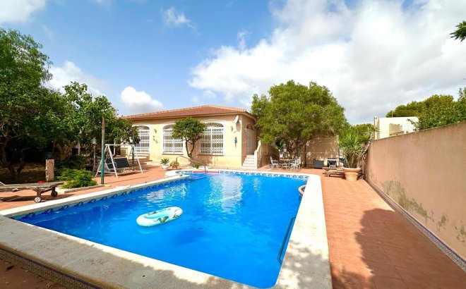 Resale - Villa -
Torrevieja - Los Balcones - Los Altos del Edén