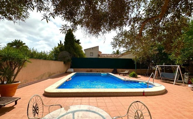 Resale - Villa -
Torrevieja - Los Balcones - Los Altos del Edén