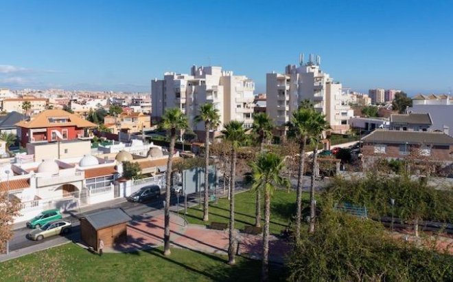 Resale - Apartment -
Torrevieja - Estacion De Autobuses