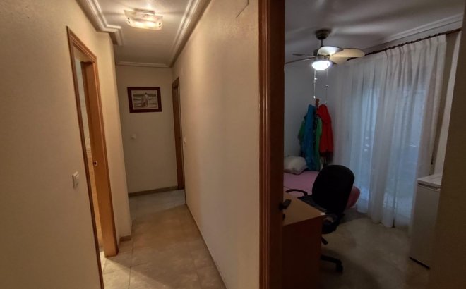 Herverkoop - Appartement -
Torrevieja - Estacion De Autobuses