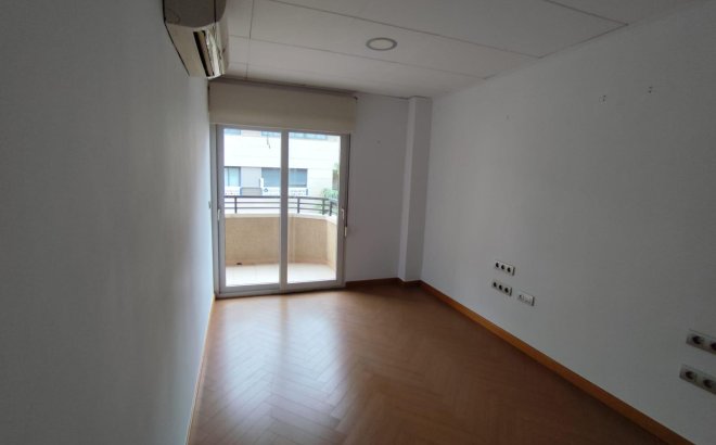 Resale - Apartment -
Torrevieja - Puerto
