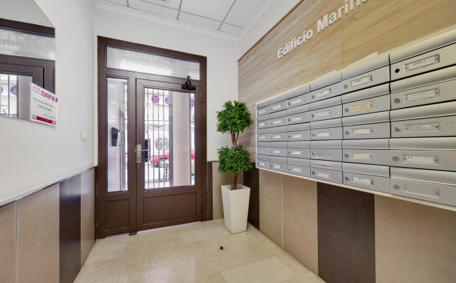 Herverkoop - Appartement -
Torrevieja - Estacion De Autobuses