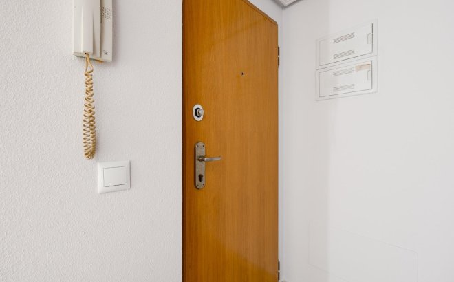 Herverkoop - Appartement -
Torrevieja - Estacion De Autobuses