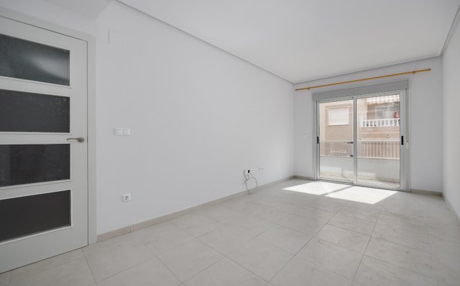 Herverkoop - Appartement -
Torrevieja - Estacion De Autobuses