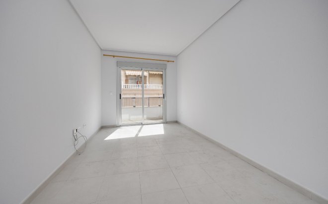 Herverkoop - Appartement -
Torrevieja - Estacion De Autobuses