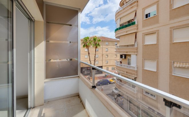 Herverkoop - Appartement -
Torrevieja - Estacion De Autobuses