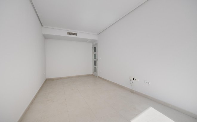 Herverkoop - Appartement -
Torrevieja - Estacion De Autobuses