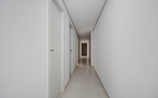 Herverkoop - Appartement -
Torrevieja - Estacion De Autobuses