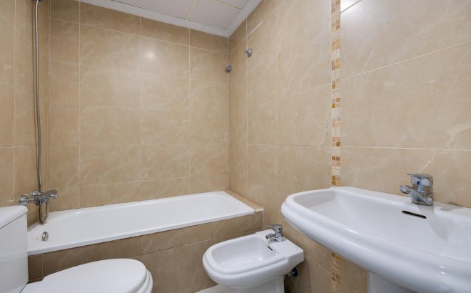 Herverkoop - Appartement -
Torrevieja - Estacion De Autobuses