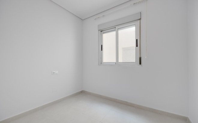 Herverkoop - Appartement -
Torrevieja - Estacion De Autobuses