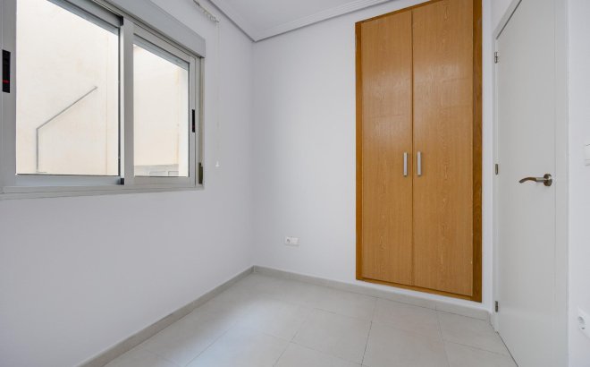 Herverkoop - Appartement -
Torrevieja - Estacion De Autobuses