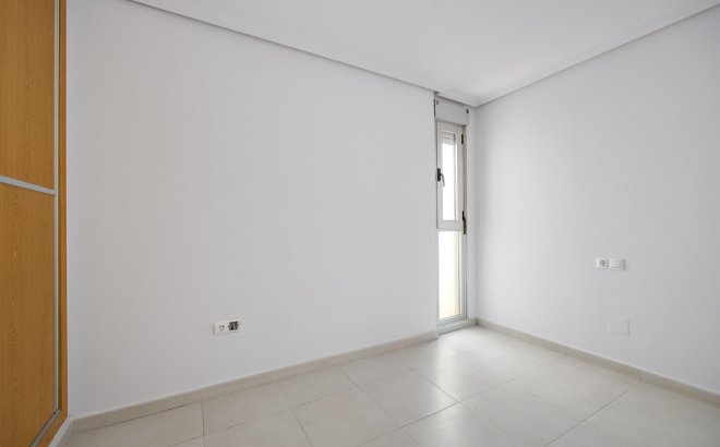 Herverkoop - Appartement -
Torrevieja - Estacion De Autobuses