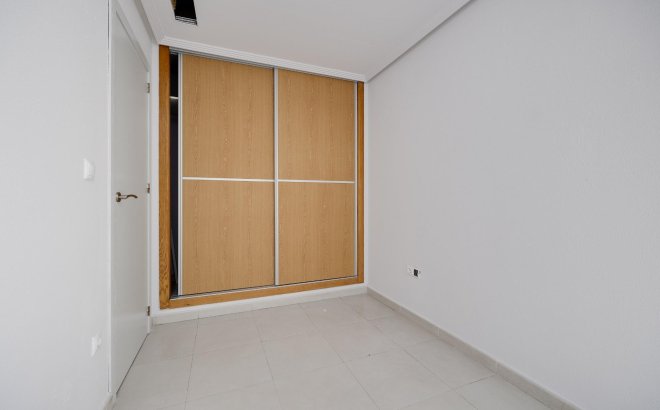 Herverkoop - Appartement -
Torrevieja - Estacion De Autobuses