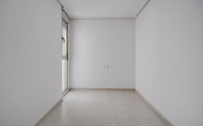 Herverkoop - Appartement -
Torrevieja - Estacion De Autobuses